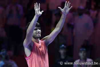 VIDEO. Weergaloze Carlos Alcaraz zorgt voor gedroomde halve finale tegen afscheidnemende Rafael Nadal in Saudi-Arabië