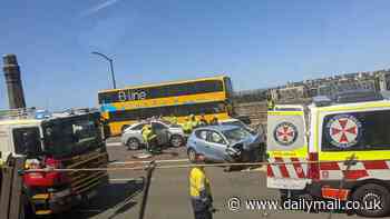 Sydney Harbour Bridge crash: All lanes closed - causing traffic chaos