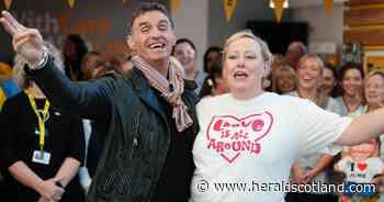 Marti Pellow puts on special performance for patients and staff at city cancer centre