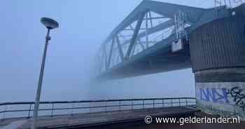 KNMI geeft code geel af voor dichte mist: Nijmegen is grijs, maar in Arnhem en Doetinchem schijnt de zon