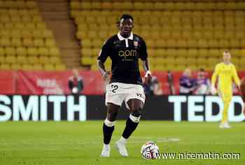 Le défenseur de l'AS Monaco Mohammed Salisu en dédicaces ce vendredi soir au stade Louis-II avant Monaco-Lille