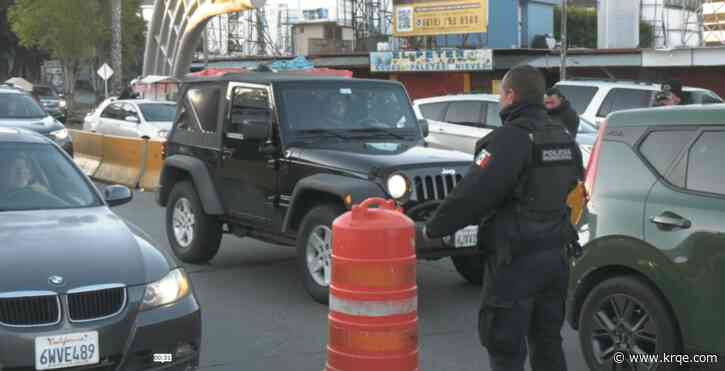 Tijuana police offer to inspect vehicles at border to expedite crossing times