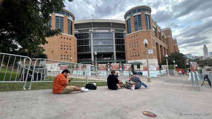 UT students show dedication, waiting outside DKR stadium more than 40 hours before Georgia game