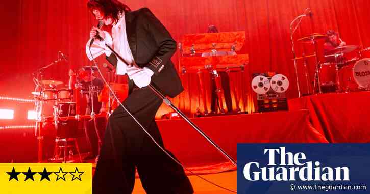 Blossoms review – funky indie-pop singalongs (and a 6ft gorilla) send the crowd wild