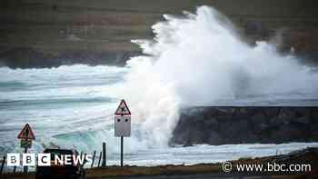 Storm Ashley: Amber warning issued as 'weather bomb' approaches