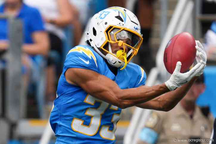 Chargers place defensive back Deane Leonard on injured reserve