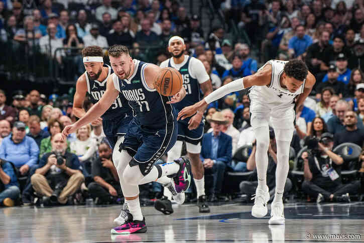 Mavericks’ power threesome lead season-opening win over Spurs