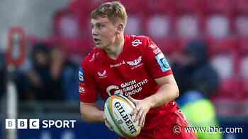 Fly-half Costelow returns to start for Scarlets