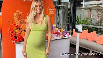 Pregnant Elyse Knowles shows off her growing baby bump as she announces shock new career move