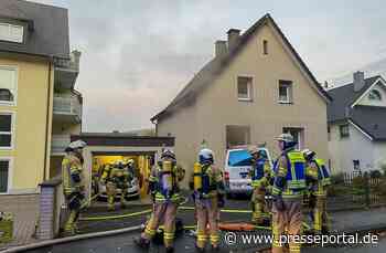 FW Menden: Zimmerbrand in einem Wohnhaus