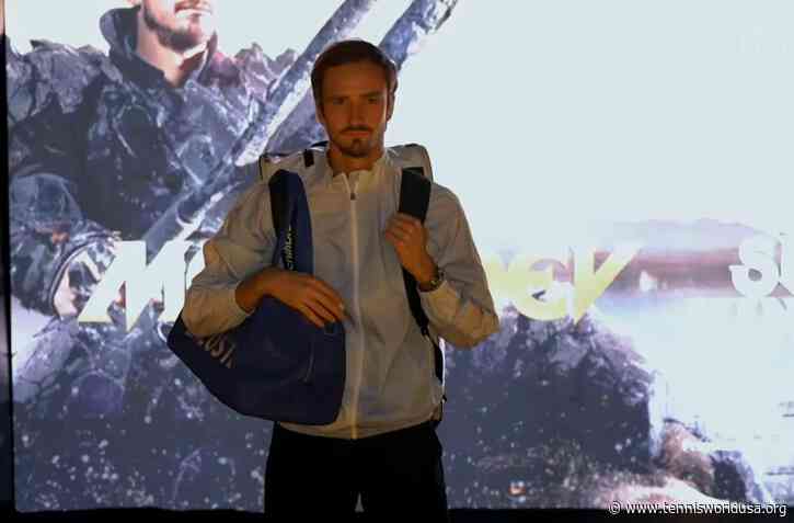 Daniil Medvedev jokes before the Paris-Bercy Masters 1000