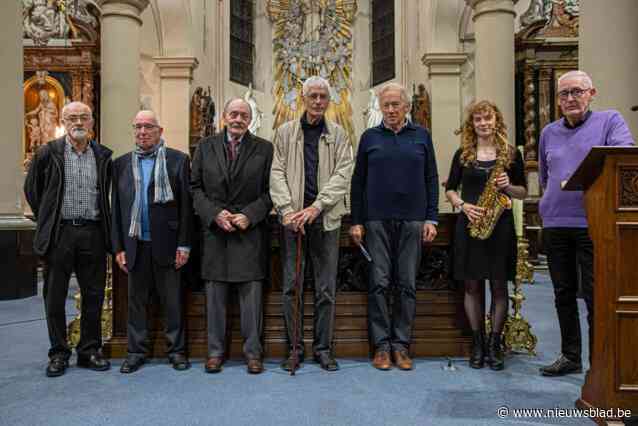 Dichters herdenken overledenen met poëzie en muziek