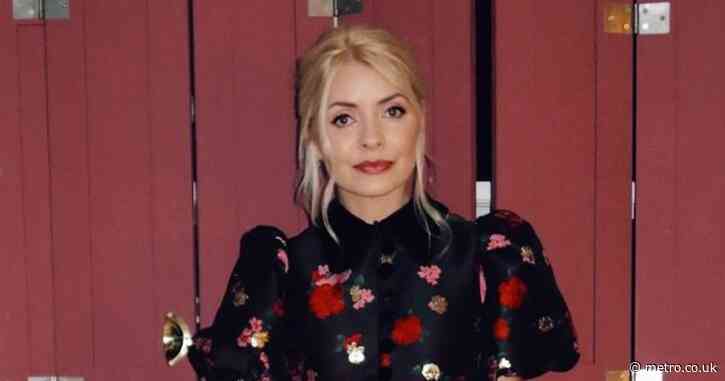 Holly Willoughby warms up her bum in first post since Phillip Schofield dig