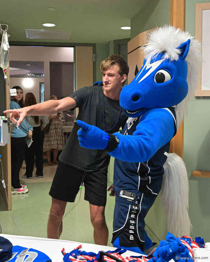 Dallas Mavs Bring Halloween Spirit to Children’s Health