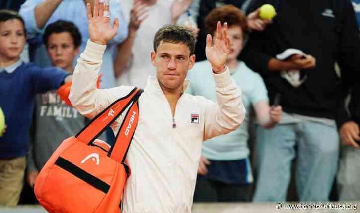 Photo: Diego Schwartzman finds car smashed, broken into by thieves after practice