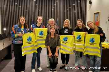 Fluohesjes verdeeld onder jeugdverenigingen