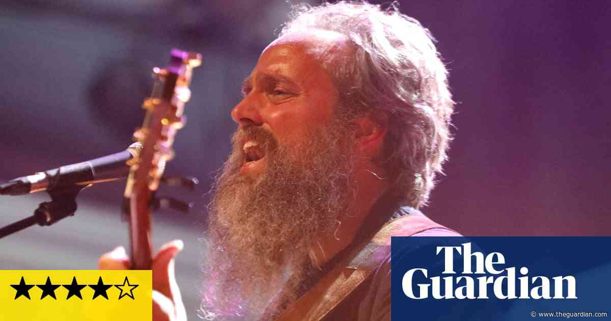 Iron & Wine review – shadow puppets and folk-pop combine in singular gig