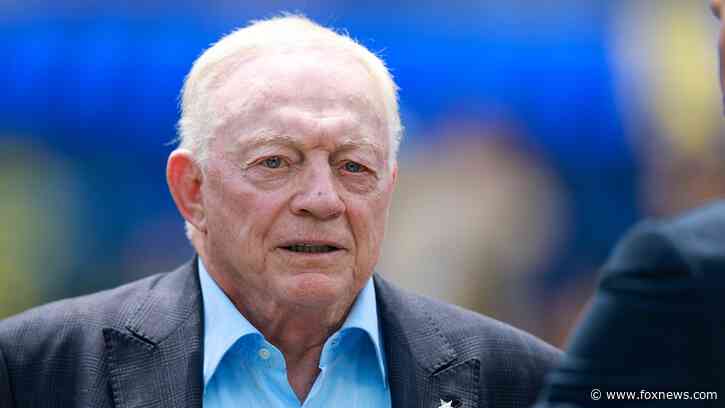 Jerry Jones donated to Ted Cruz campaign amid Republican's sports 'curse' as Cowboys now crumble