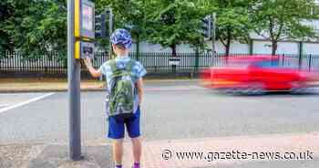 What age can my child cross the road all by themselves in the UK?