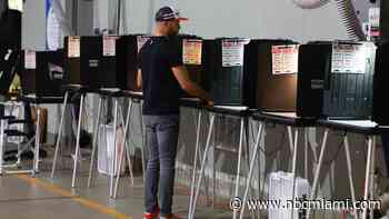 Can I take a selfie with my ballot? What you can and can't do in the Florida voting booth