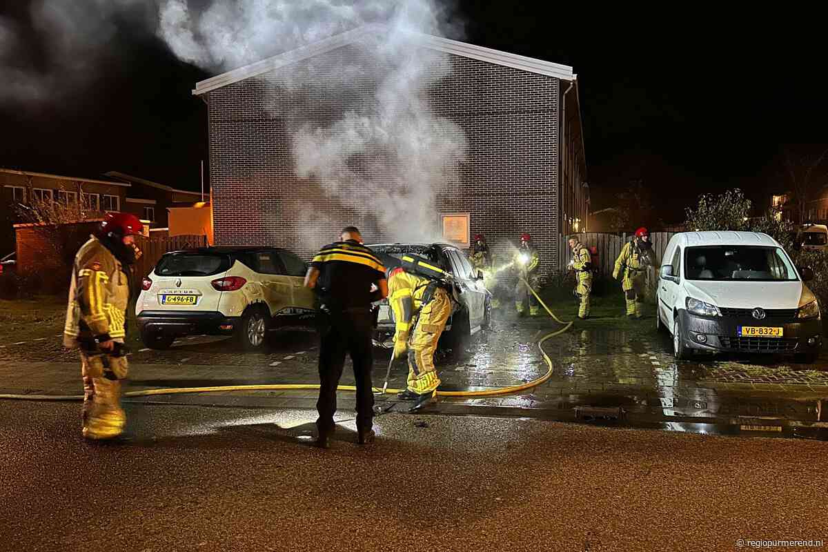 Auto volledig uitgebrand aan de Riethalmweg in Landsmeer