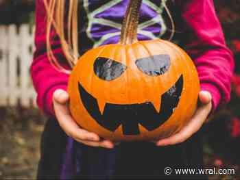 Trick-or-treat safety tips: Drivers, darkness the biggest threats for kids this Halloween