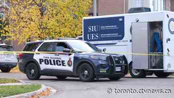 Teenage boy dead after exchange of gunfire with 4 officers in Aurora: SIU