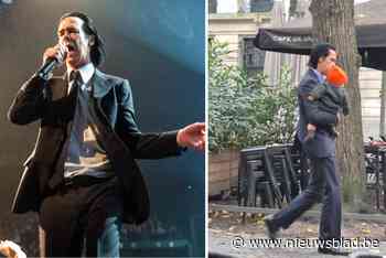 Nick Cave gespot in Antwerpse Theaterbuurt