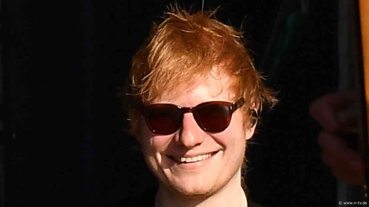 "Hater werden sagen, es ist KI": Ed Sheeran "gewinnt Halloween" mit Meme-Kostüm