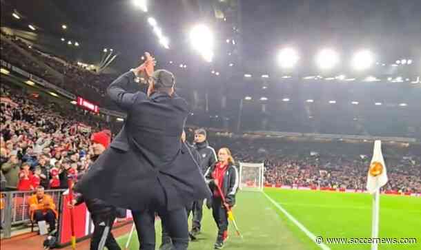 Old Trafford gives Manchester United interim boss Ruud van Nistelrooy warm welcome (Video)