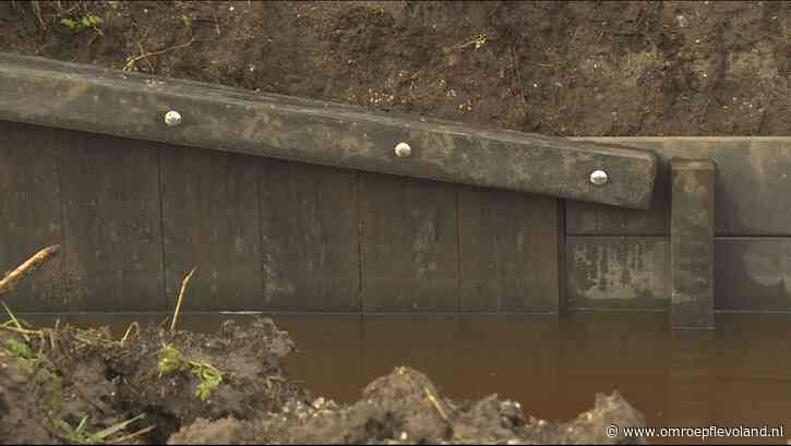 Noordoostpolder - Waterschap haalt schadelijke oeverconstructies weg in Noordoostpolder