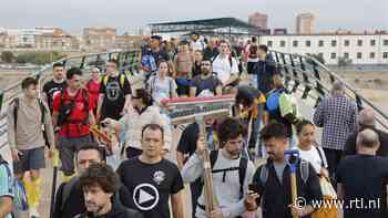 Hulp voor rampgebied Valencia komt van zoveel kanten dat het te veel wordt: 'Ga alsjeblieft weg'