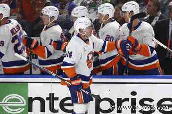 Bo Horvat scores as the Islanders top the Sabres 4-3