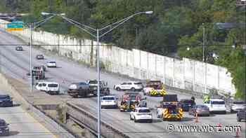 Crash on I-10 west in Baton Rouge leaves 5 people injured