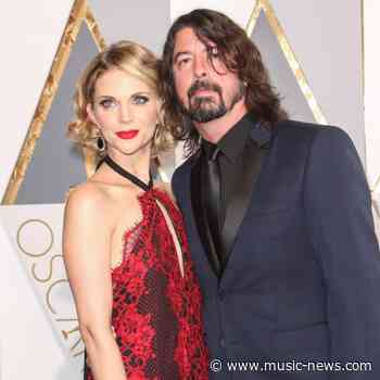 Dave Grohl puts divorce lawyer on hold