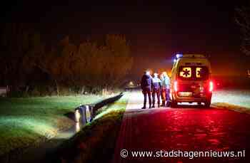 Auto raakt in sloot langs Scholtensteeg