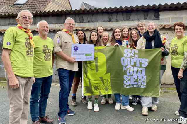 Oud-scouts schenken geld aan jeugdbeweging voor kinderen met beperking