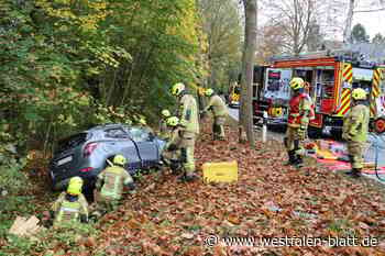 75-Jährige in Auto eingeklemmt