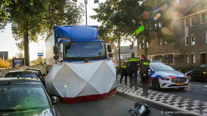 Fietsster (16) overleden na botsing met vrachtwagen