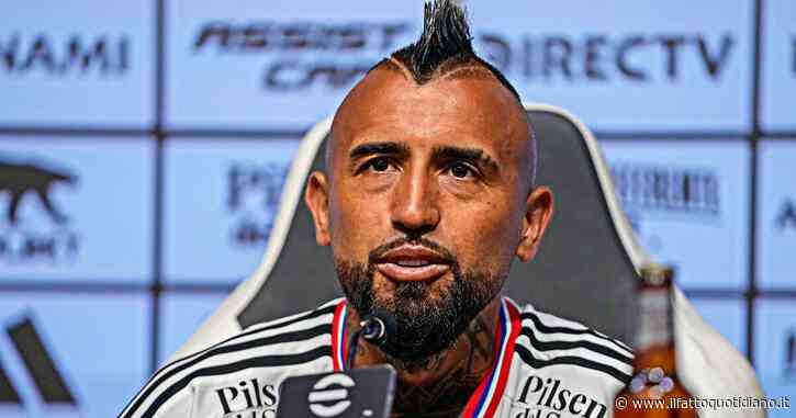 Scandalo in Cile, Arturo Vidal e altri calciatori del Colo Colo accusati di stupro. La sorella della vittima: “Drogata e violentata in un bar”