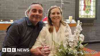 Terminally-ill nurse ties knot on hospital ward