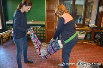 Knuffelturnen met peuters in oude kapel kasteel Zevenbergen met Gezinsbond