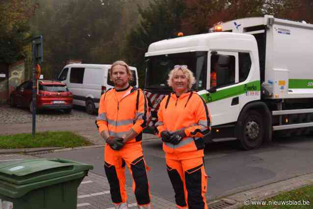 Verko-bestuurder en directeur helpen dagje mee tijdens Week van het Afvalteam