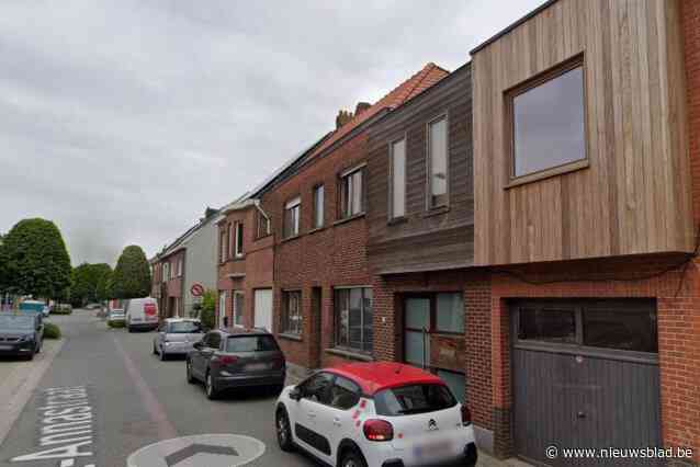 Man afgevoerd naar ziekenhuis na val van ladder