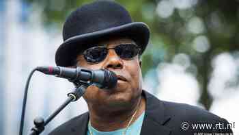 Tito Jackson in besloten kring begraven