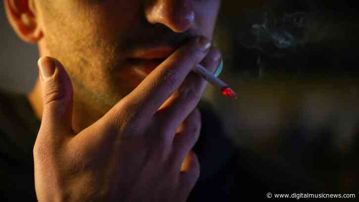 Smoking Ban Scrapped for British Clubs, Pubs, and Cafes as Sector Pushes Back