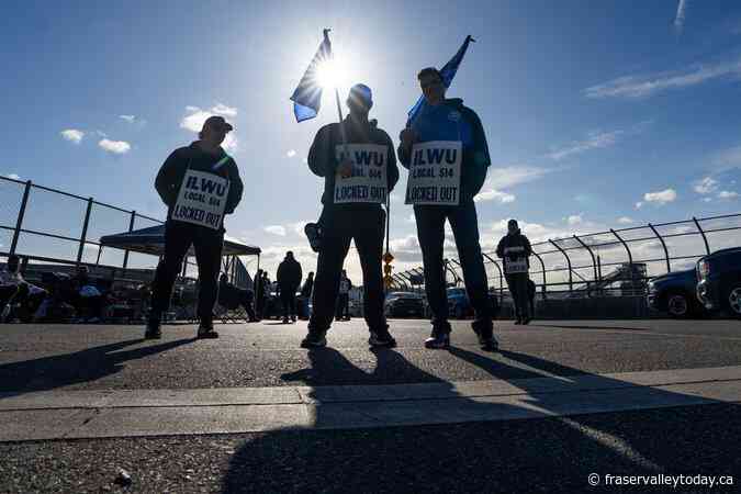 No talks scheduled in standoff between employers, union in B.C. port lockout