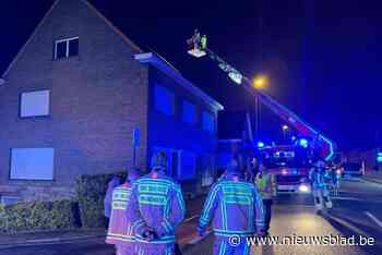 Brandweer zoekt brand nadat voorbijganger rookontwikkeling heeft gemeld