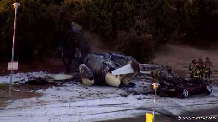 5 killed in Arizona when small plane crashes into car while taking off