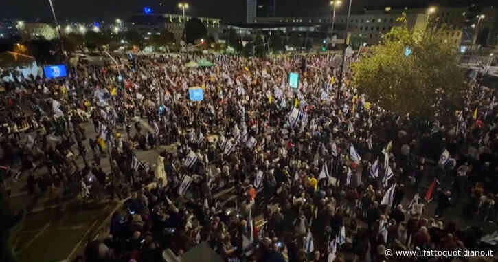 Seconda notte di proteste a Gerusalemme, migliaia di cittadini contro Netanyahu per il licenziamento del ministro della Difesa Gallant